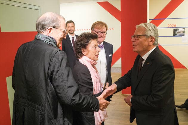 Ex Federal President Joachim Gauck welcomes Lea Rosh and Olaf Lemke at the launch event Exilmuseum Workshop for new premises of the Foundation in preparation for the Exilmuseum Berlin planned for 2026, Fasanenstraße on 14 10 22 in Berlin Joachim Gauck and Herta Müller at the opening Exilmuseum Workshop in Berlin