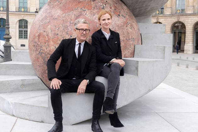 Bilder des Jahres 2022, Entertainment 10 Oktober Entertainment Bilder des Tages Paris, France October 18, 2022 - Inauguration of the giant installation by Alicja Kwade on the Place Vendà me in the framework of Paris+ Art Basel Hors les Murs. Paris + by Art Basel succeeds the FIAC, this contemporary art fair brings together 156 exhibitors from 30 countries and is aimed at a very international clientele - Jerome Sans, Alicja Kwade PARIS+ ART BASEL, FOIRE D ART CONTEMPORAIN, FIAC, INSTALLATION, OEUVRES D ART, ART MODERNE, ILLUSTRATION Copyright: xVincentxIsorex