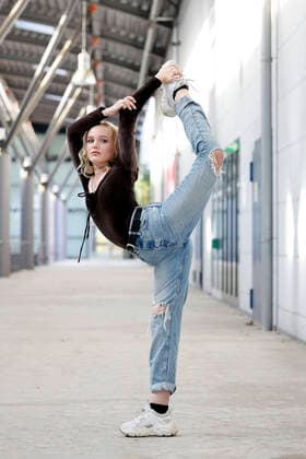 Actress Lilly Joan Gutzeit as figure skater Anna Prinz at the photo shoot for the RTL series Alles was zählt at the MMC Studios in Ossendorf Cologne, 26 10 2022 NRW Germany Copyright: xChristophxHardtx