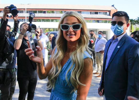 Santiago, November 2, 2022 Paris Hilton visits the Teleton Institute of Santiago, accompanied by Mario Kreutzberger Don Francisco Juan Eduardo Lopez Aton Chile, Santiago Chile Aton 655100  Copyright: JUANxEDUARDOxLOPEZ ATONxCHILE
