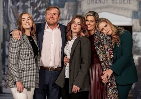 2022 11 04 14 03 50 AMSTERDAM King Willem Alexander, Queen Maxima and princesses Amalia, Ariane and Alexia pose during the photo session in the Nieuwe Kerk ANP REMKO DE WAAL netherlands out belgium out  Copyright: xx x457220399x originalFilename: 457220399.jpg