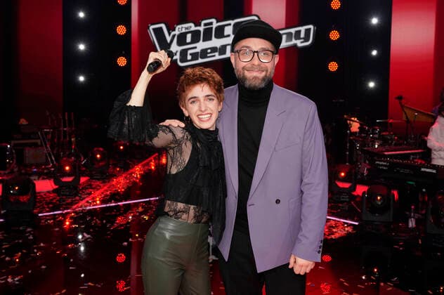 Anny Ogrezeanu and Mark Forster in the final of the 12 season of the casting show The Voice of Germany 2022 in Studio H Berlin Adlershof Berlin, 04 11 2022 Foto:xT.xBartillax xFuturexImage