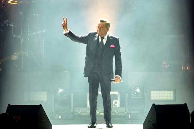 Roland Kaiser live at a concert of his perspectives birthday tour in the ZAG Arena Hannover, 04 11 2022 Foto:xU.xStammx xFuturexImage