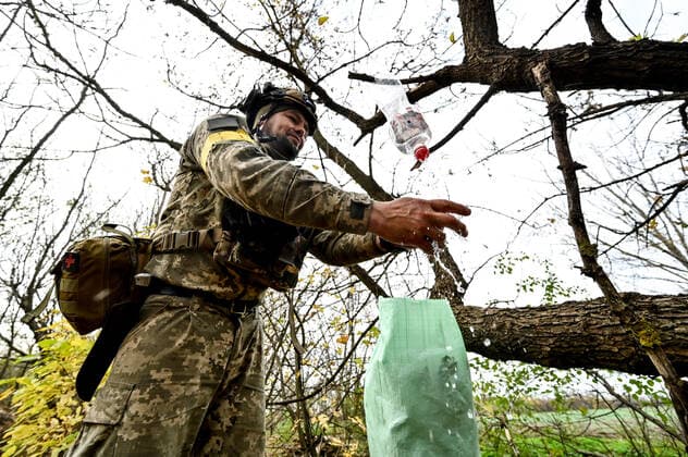 Ukrainian military prepares for winter UKRAINE - NOVEMBER 3, 2022 - A serviceman of the Ukrainian Armed Forces who guards the Zaporizhzhia direction washes his hands, Ukraine. NO USE RUSSIA. NO USE BELARUS. Ukraine  Copyright: xDmytroxSmolienkox originalFilename: ukrinform-ukrainia221103_npwJ6.jpg