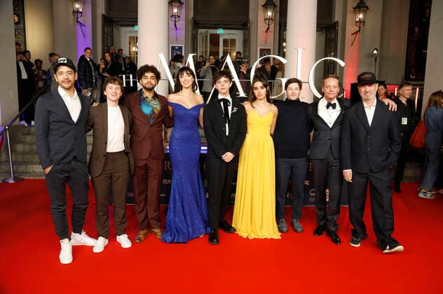Florian Sigl, Elliot Courtiour, Amir Wilson, Niamh McCormack, Jack Wolfe, Asha Banks, Iwan Rheon, Stefan Konarske and Roland Emmerich at the premiere of the feature film The Magic Flute Das Vermächtnis der Zauberflöte at the Staatstheater am Gärtnerplatz Munich, 07 11 2022 Foto:xD.xBedrosianx xFuturexImage