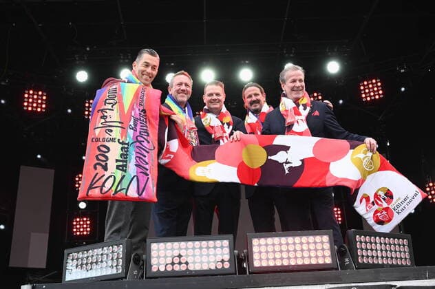 Herbert Geiss, Managing Director of Deiters, l r,The Cologne Carnival triumvirate of the 2023 session Maiden Agrippina Andre Fahnenbruck Prince Boris I Boris Müller , Peasant Marco Marco Schneefeld and Festival Committee President Christoph Kuckelkorn present the motto scarf Ov krüzz or cross whether cross or cross for the anniversary carnival session 200 years of