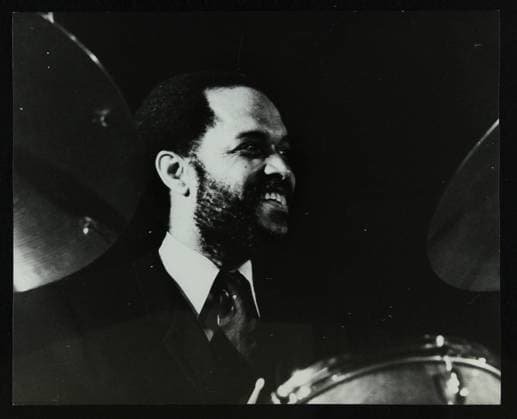 RECORD DATE NOT STATED American drummer Billy Higgins at the Bracknell Jazz Festival, Berkshire, 1983. Artist: Denis Williams Copyright:xNationalxJazzxArchive Heritage-Imagesx IMAGO ,2620392 ! ACHTUNG: AUFNAHMEDATUM GESCHÄTZT!  Copyright:NationalxJazzxArchive Heritage-Imagesx IMAGO