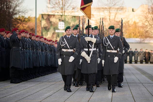 Berlin, Solemn Vow for the Foundation Day of the German Armed Forces The honorary formation on 12 11 2022 during the Solemn Vow for the Foundation Day of the German Armed Forces on the parade ground of the Federal Ministry of Defense in Berlin Berlin Federal Ministry of Defense Berlin Germany