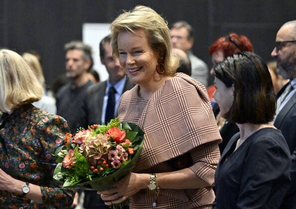 Queen Mathilde of Belgium and Minister of Higher Education, Social Promotion Education, Scientific Research, University Hospitals, Youth Aide, Promotion of Brussels, Youth and Sports Valerie Glatign pictured during the opening of a colloquium on child poverty and its impact on child development in Wavre, Wednesday 16 November 2022. ERICxLALMAND 50955975