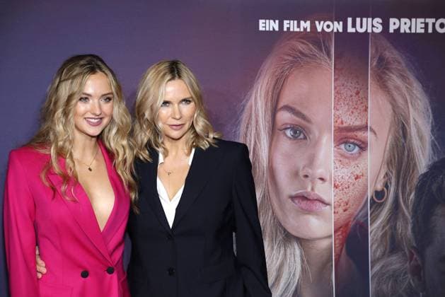 Lilly Krug and her mother Veronica Ferres at the Shattered Dangerous Affair movie premiere on 16 11 2022 in Berlin Shattered Dangerous Affair movie premiere with Veronica Ferres daughter Lilly Krug in Berlin