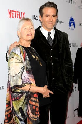 Ryan Reynolds with mother Tammy Reynolds at the 36 American Cinematheque Awards 2022 at the Beverly Hilton Hotel Beverly Hills, 17 11 2022. Foto:xD.xBedrosianx xFuturexImage