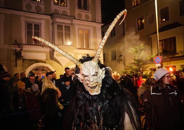 19 11 2022, Braunau am Inn, AUT, reportage, Braunauer Krampuslauf, theme picture, Krampuslauf, Perchtenlauf, in the picture Krampus, Percht, Perchtenlauf, Krampuslauf,