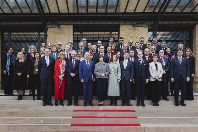 Family photo in the framework of the 3 Support Conference for Moldova in Paris, 21 11 2022 Paris France Copyright: xFlorianxGaertnerx