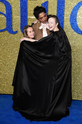 Alisha Weir, Sindhu Vee and Andrea Riseborough at the premiere of Roald Dahl s Matilda the Musical at Curzon Mayfair Cinema London, 21 11 2022. Foto:xS.xVasx xFuturexImage