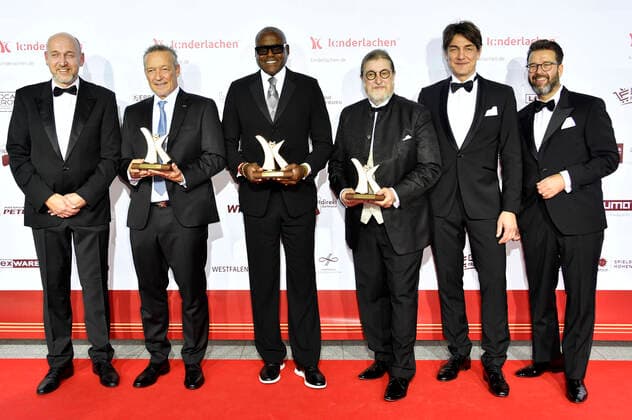 Christian Vosseler, Michael Roll, Carl Lewis, Dirk Iserlohe, Matze Knop and Marc Peine at the 18 Kinderlachen Gala 2022 in the Westfalenhalle Dortmund Dortmund, 26 11 2022 Foto:xN.xKubelkax xFuturexImage