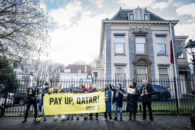 THE HAGUE Members of Amnesty International prior to offering signatures to the embassy of Qatar The human rights organization calls on Qatar and FIFA to compensate the affected migrant workers who made the World Cup possible ANP BART MAAT netherlands out belgium out  Copyright: xx x458556138x originalFilename: 458556138.jpg