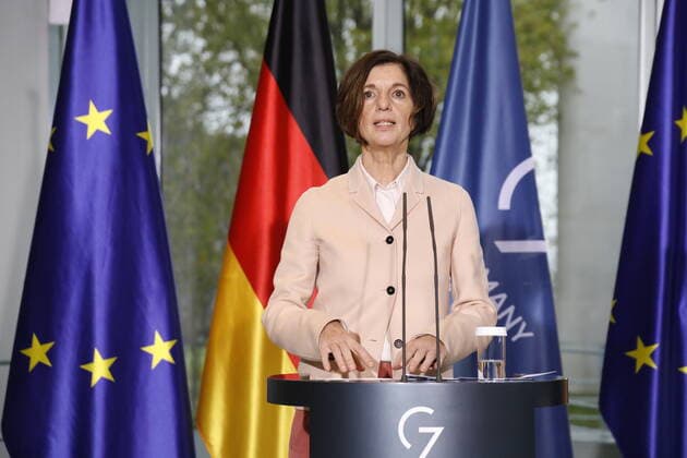 Prof Jutta Allmendinger , Germany, Berlin, Federal Chancellery, Press statements by the BK and Prof Jutta Allmendinger on the occasion of the handover of the recommendations of the Gender Equality Advisory Council.