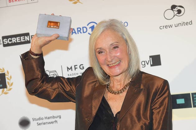 DAfFNE Award 2022 Eleonore Weisgerber, winner for the female supporting role Prteis Award of the DAfFNE German Academy for Television, Award 2022 in the Meistersall in Berlin on 03 12 2022 Photopress Mueller
