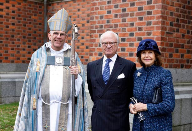 UPPSALA 20221204 New Archbishop Martin ModÃ us with King Carl Gustaf and Queen Silvia after the reception service and high mass on the second Advent in Uppsala Cathedral Uppsala Sweden x10430x,  Copyright: xChristinexOlsson TTx MOTTAGNINGSGUDSTJÄNST ÄRKEBISKOP MODEUS