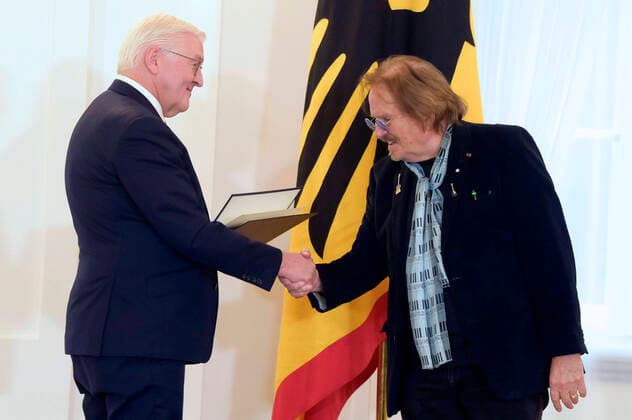 Frank Walter Steinmeier and Frank Zander at the award of the Cross of Merit 1st Class of the Order of Merit of the Federal Republic of Germany to Frank Zander at Bellevue Palace Berlin, 05 12 2022 Foto:xF.xKernx xFuturexImage