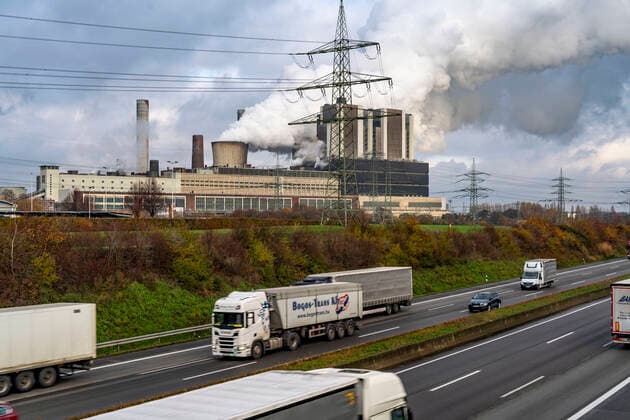 The lignite-fired power plant Weisweiler of RWE Power AG in Eschweiler Weisweiler, base load power plant, fires lignite from the open pit mine Inden, A4 freeway, NRW, Germany, lignite-fired power plant Weisweiler