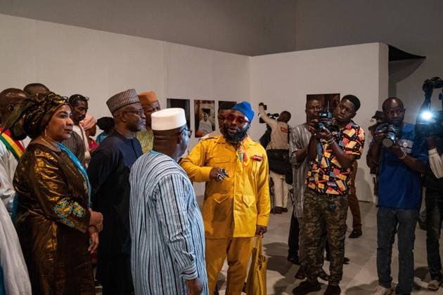 Bilder des Jahres 2022, Entertainment 12 Dezember Dr Bonaventure Soh Bejeng Ndikung, artistic director and curator of this 13th African Photography Biennale at the opening ceremony held on Thursday, December 8, 2022 at the National Museum of Mali in the presence of the Minister of Handicrafts, Culture, Hotel Industry and Tourism of the Republic of Mali, Mr Andogoly Guindo, This 13th edition of the Rencontres de Bamako entitled Maa ka Maaya ka ca a yere kono - On multiplicity, difference, becoming and heritage is being held from 8 December 2022 to 8 February 2023 and is celebrating its 28th anniversary. NicolasxRemenex xLexPictorium LePictorium_0271272