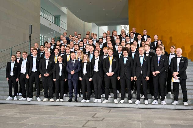 Olaf Scholz at the reception for the German National Skills Team at the Federal Chancellery Germany achieved its best result in more than 17 years at the WorldSkills Competition, which for the first time was held decentrally in 15 nations around the world Berlin, 08 12 2022 Foto:xD.xAnoraganingrumx xFuturexImage
