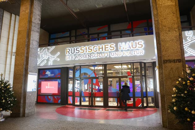Russian House of Science and Culture, Friedrichstraße DEU, Germany, Berlin Christmas decorated is the Russian House of Science and Culture r in Friedrichstraße in the district Mitte Berlin Berlin Germany
