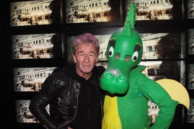 Hamburg Peter Maffay Peter Maffay with the little dragon Tabaluga at an autograph session at Saturn Hamburg, 12 12 2022 Copyright: xEibner-Pressefotox EP_eer