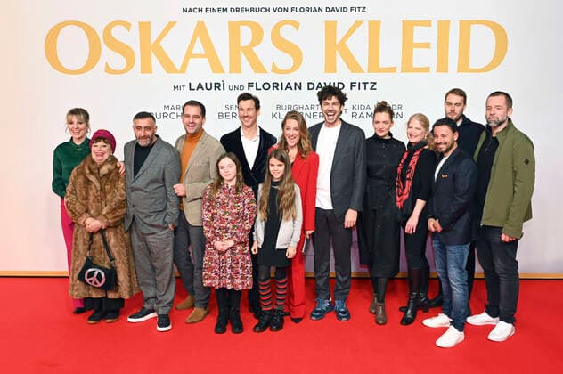 Nora Boeckler, Inge Maux, Kida Khodr Ramadan, Hannes Heyelmann, Ava Petsch, Florian David Fitz, Lauri, Marie Burchard, Juan Lo Sasso, Xenia Tiling, Judith Erber, Hüseyin Tabak, Daniel Sonnabend and Dan Maag at the premiere of the feature film Oscars Dress at the Astor Film Lounge in the Arri Kino Munich, 15 12 2022 Foto:xR.xHeinex xFuturexImage