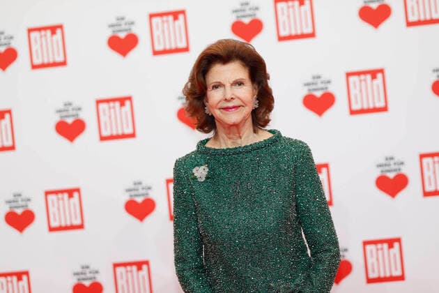 A Heart for Children 2022 IM Queen Silvia of Sweden on the red carpet at the TV fundraising gala A Heart for Children in Berlin Adlershof Copyright: xEventpressxGolejewskix