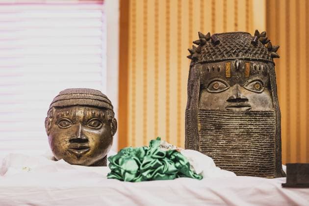 Benin bronze, taken during the ceremony for the return of the Benin bronzes to Nigeria in Abuja, 20 12 2022 As part of the restitution process, Germany is returning numerous art objects that are considered looted art from the 19th century to the state of Nigeria For the official hando Copyright: xFlorianxGaertnerx