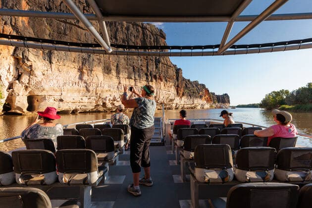 BUNUBA RANGERS, Tourists are seen on a boat trip to see the Danggu Geikie Gorge National Park on the Fitzroy River near Fitzroy Crossing in the Kimberley region of Western Australia on Saturday, October 15, 2022. Bunuba Aboriginal people are the traditional owners and are joint park managers. The Bunuba Rangers, based in Fitzroy Crossing, are an independent group established by the Bunuba Dawangarri Aboriginal Corporation (BDAC) to help manage significant central west Kimberley conservation reserves established on Bunuba country.( NO ARCHIVING, EDITORIAL USE ONLY, NO USE IN BOOKS WITHOUT CONSENT WA AUSTRALIA  Copyright: xRICHARDxWAINWRIGHTx 20221109001745506974