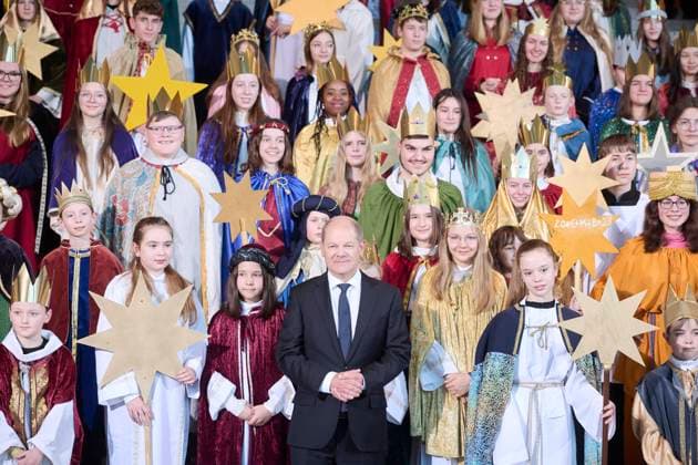 Berlin, Olaf Scholz receives the carol singers in the Federal Chancellery Olaf Scholz receives the 27 carol singing groups of the dioceses on 05 01 2023 in the Federal Chancellery in Berlin Berlin Federal Chancellery Berlin Germany
