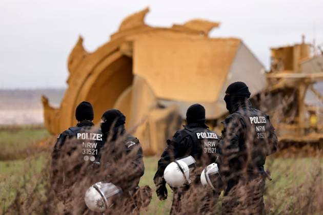 Preparations for the evacuation of the village of Lützerath are in full swing Police guard a bucket-wheel excavator, which is digging ever closer to the protest camp The village of Lützerath is to be dredged for coal extraction of the RWE company In the empty houses, activists have entrenched themselves, w Copyright: xChristophxHardtx