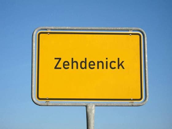 place name sign Zehdenick, , , 19.02.2022, Copyright: xpanthertubix Panthermedia31147843.jpg