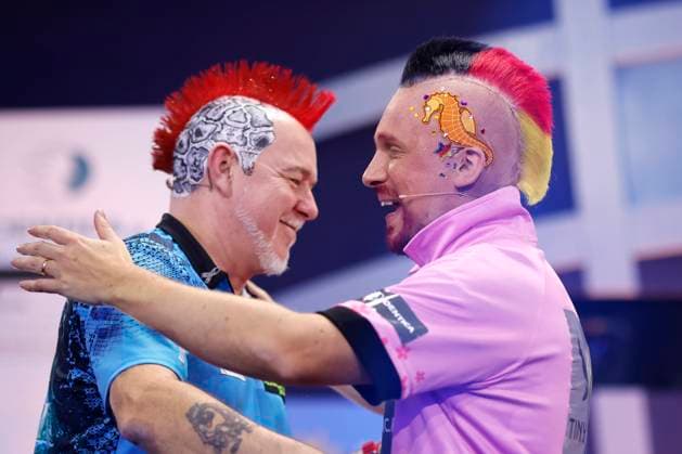 Darts professional Peter Wright Snakebite and presenter Oliver Pocher Tiny Bull at the Celebrity Darts World Cup 2023 at the Maritim Hotel Düsseldorf, 07 01 2023 NRW Germany Copyright: xChristophxHardtx