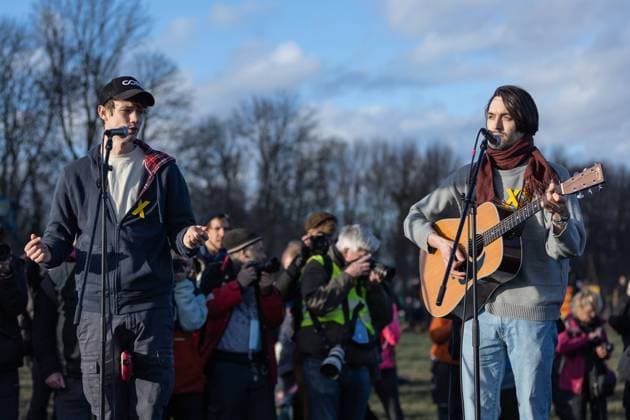 Lützerath - Climate activists protest against coal mining Henning May and Christopher Annen from the band AnnenMayKantereit play a short concert in Lützerath Erkelenz Lützerath NRW Germany Copyright: xBEAUTIFULxSPORTS Derixx