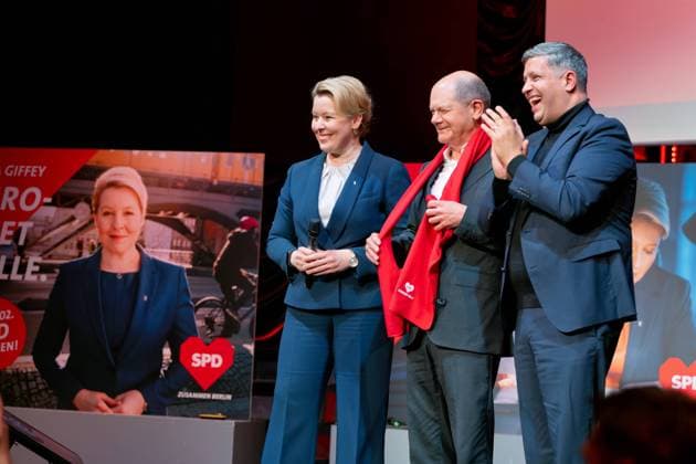 09 01 2023,Berlin,Germany,Election campaign kick-off of the Berlin SPD in the VarietÃ Wintergarten for the election of the Berlin House of Representatives on 12 02 2023 FRANZISKA GIFFEY, BK Olaf Scholz, Raed Saleh