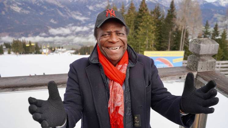 11 01 2023 Haus im Ennstal, Schladming, Styria, Austria, Europe Photo shoot and visit from entertainer legend Roberto Blanco in the snow on the Hauser Kaibling Even though the 85-year-old Cuban Roberto Blanco has never ski