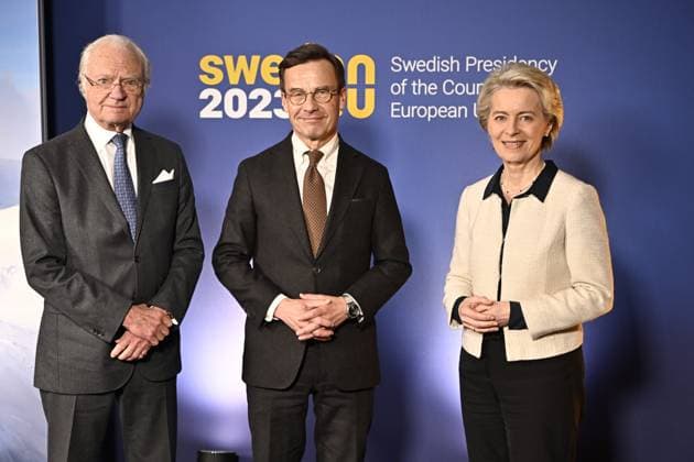 JUKKASJÄRVI 20230112 King Carl Gustaf, Prime Minister Ulf Kristersson K and EU Commission President Ursula von der Leyen arrive before the evenings dinner at Ishotellet Jukkasjärvi Jukkasjärvi Sweden x10030x,  Copyright: xJonasxEkströmer TTx SVERIGES EU-ORDFÖRANDESKAP ISHOTELLET MIDDAG TTABB0000000000151026