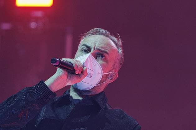 <p>Jan Böhmermann und das Rundfunk-Tanzorchester Ehrenfeld am Samstag (14.01.2023) in der Sporthalle Hamburg. Deutschland Hamburg Hamburg Copyright: RolandxMagunia