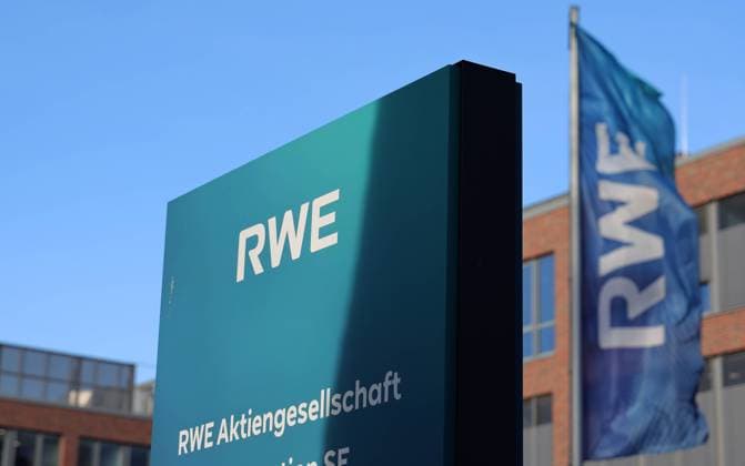 18 01 2023, Germany, NRW, Essen, energy supply, energy provider, energy supply group, RWE, generation of electricity, trading in electricity from conventional and renewable energy sources, offshore wind power, storage technologies, electricity producer, RWE company sign and NRW Germany flag Copyright: xSnowfieldxPhotographyx SF180123RWED2