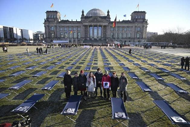 <p>Die Iniziative Nichtgenesen mit einer Protestaktion gegen Long-Coid am 19. januar vior dem Berliner Reichstag. Deutschland Berlin Copyright: RetoxKlar