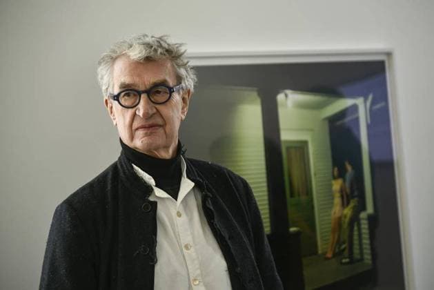 <p>Filmregisseur Wim Wenders steht am 19. Januar 2023 in der Ausstellung Two Or Three Things i know about Edward Hopper in der Galerie Bastian in Berlin Dahlem. Die 3D-Film-Installation Two Or Three Things i know about Edward Hopper von Wim Wenders, die im Rahmen der Ausstellung zu sehen ist, ist eine Hommage an den berühmten Maler des Amerikanischen Realismus. Edward Hoppers in kühler Farbgebung gehaltene realistische Bilder weisen auf die Einsamkeit des modernen Menschen und Leere des modernen Lebens hin. Hopper gilt auch als Chronist der US-amerikanischen Zivilisation. Jörg Krauthöfer Funke Foto Se Copyright: JörgxKrauthöfer doc7ok4ok2hekwxc2nv11a ,EDITORIAL USE ONLY
