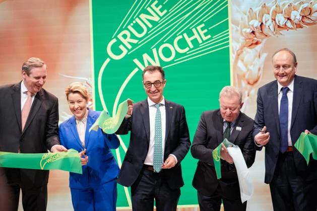 Exhibition tour at the opening of the International Green Week Current, 20 01 2023, Berlin, Cem Oezdemir Federal Minister of Food and Agriculture, Franziska Giffey Governing Mayor, Janusz Wojciechowski EU Commissioner for Agriculture,