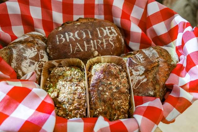 German Bread Institute announces Bread of the Year Pumpkin Seed Bread DEU, Germany, Berlin, 23 01 2023 International Green Week Bread of the Year, cutting and tasting by the Federal Minister of Agriculture.
