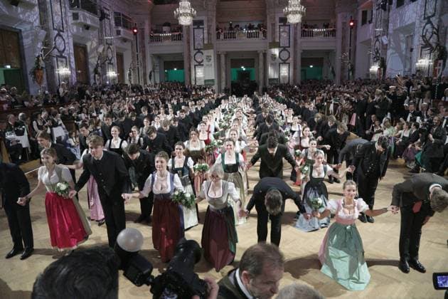 30 01 2023, Vienna Hofburg, 100 HUNTER BALL, Vienna Ball of the Green Cross in the picture opening i ballroom, debutants, 100 HUNTER BALL.