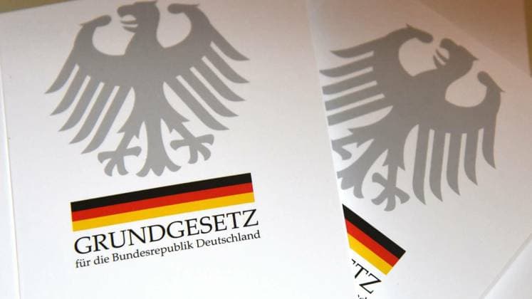  Grundgesetz der Bundesrepublik Deutschland auf einem Tisch, Grundgesetz der Bundesrepublik Deutschland auf einem Tisch, Grundgesetz der Bundesrepublik Deutschland auf einem Tisch, 04.01.2023, Copyright: xthauwald-picturesx Panthermedia33424927.jpg