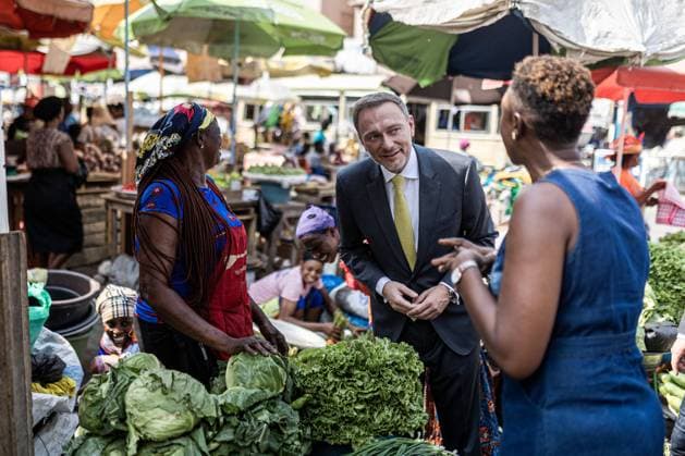Federal Minister of Finance Christian Lindner visits Makola Market in Accra, 03 02 2023 Accra Ghana Copyright: xLeonxKuegelerx